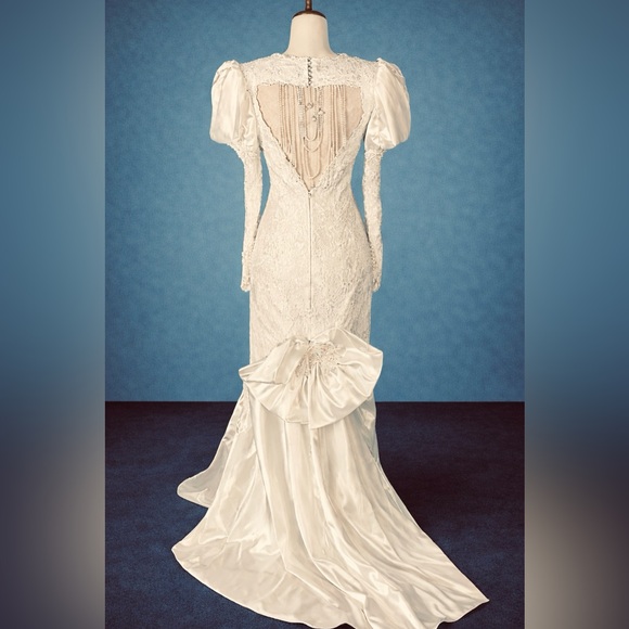 Vintage Beaded puff sleeve wedding gown with train, true size 6. - Picture 3 of 16